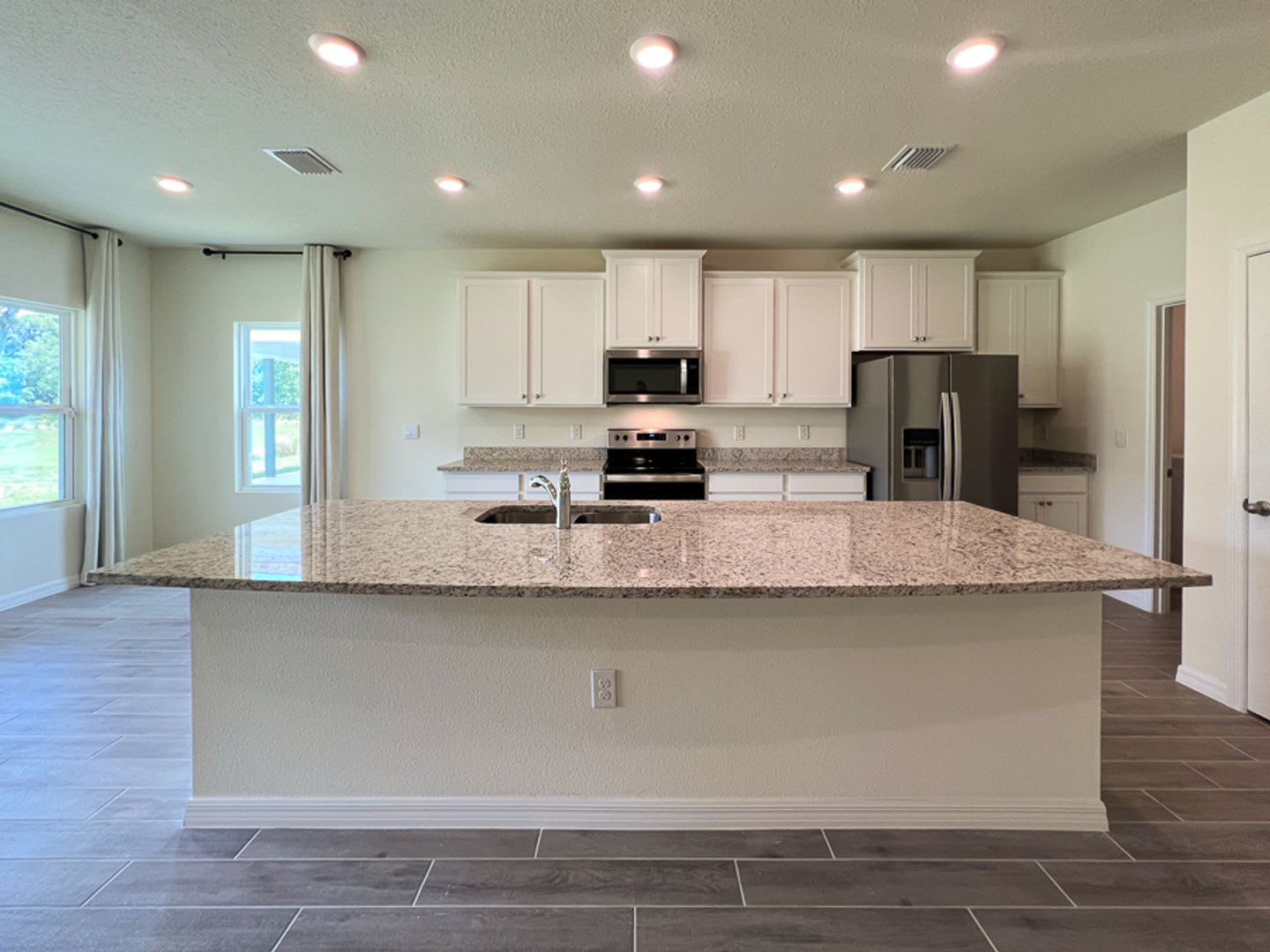 3BR/2BA Smart Home in Arbor Greens – photo 5