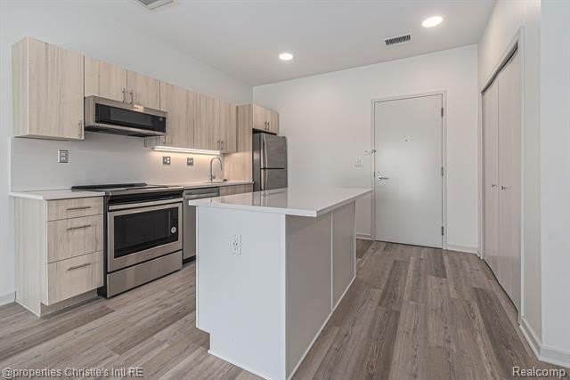 7410 KERCHEVAL Street – photo 3