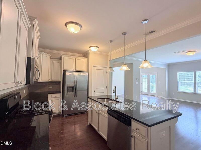 210 Hamlet Pl – photo 2
