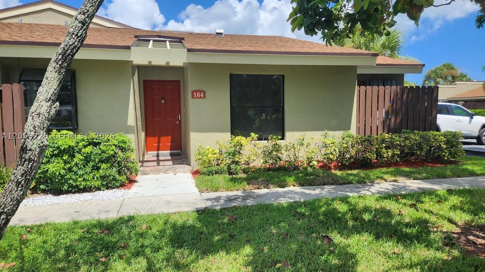 164 Meadows Dr – photo 1
