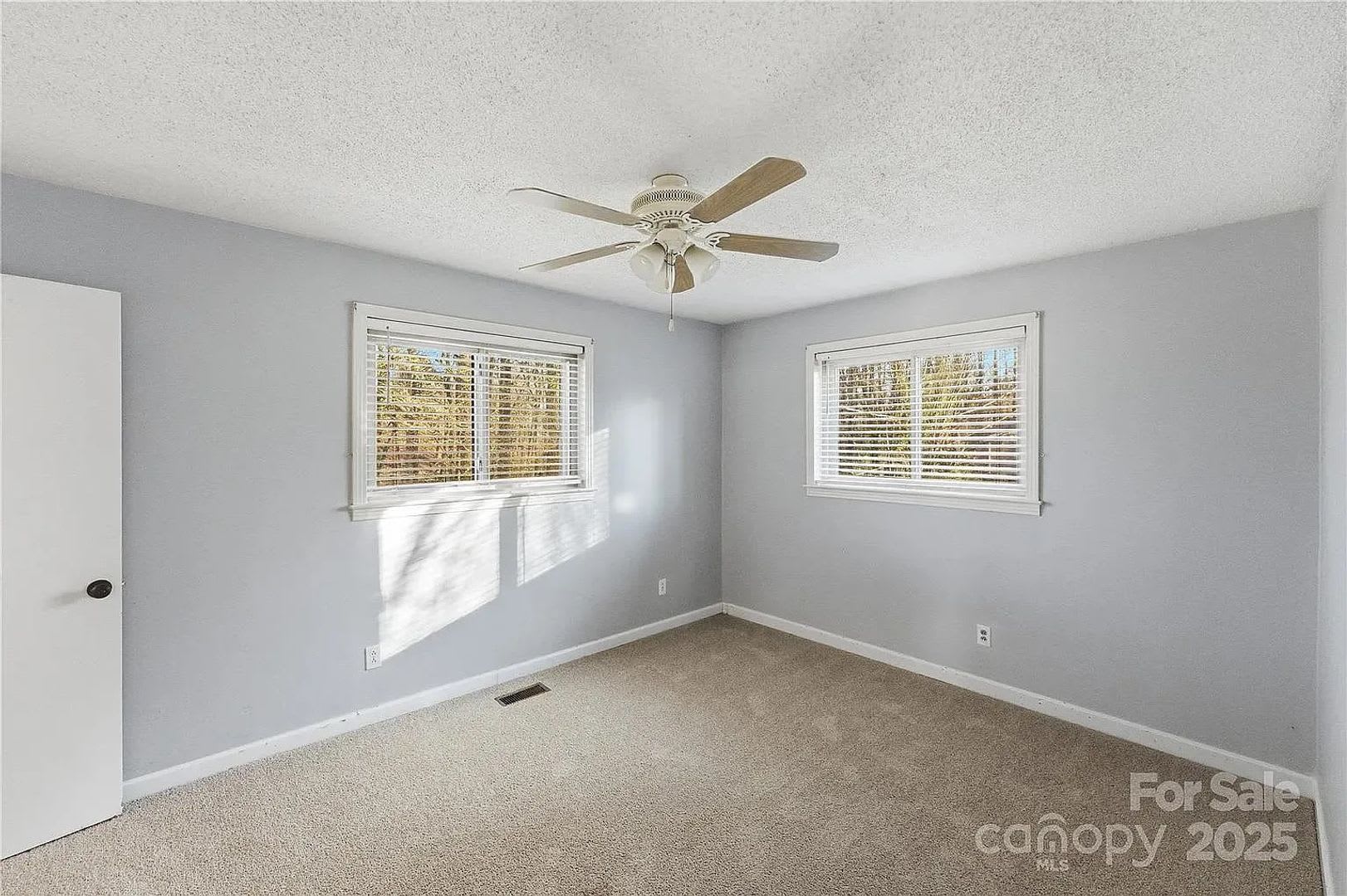 Room in 5 Bedroom Home at Cox Mill Rd – photo 2