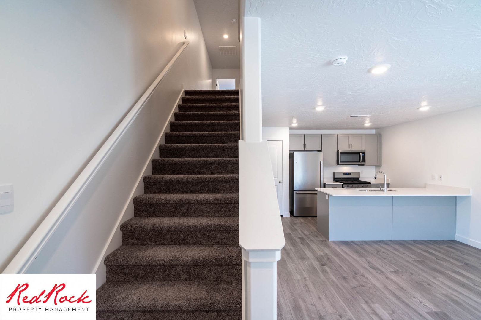 Attractive 3 bedroom townhome – photo 4
