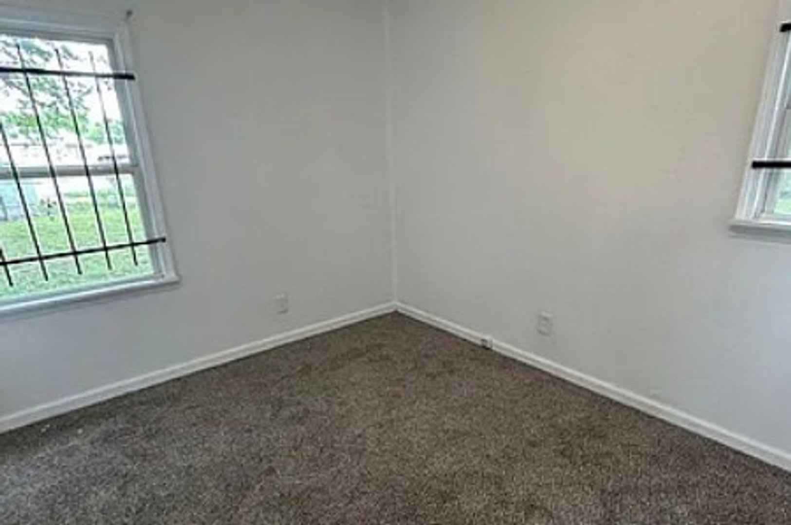 For Lease – photo 5