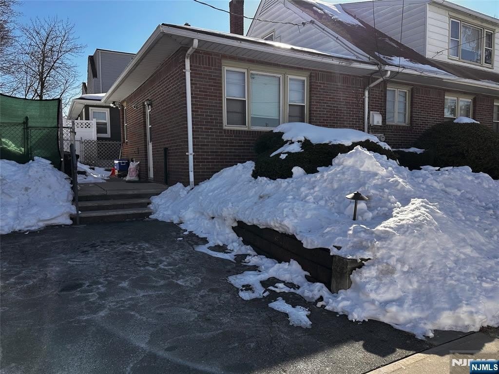 295 Grove Street – photo 3