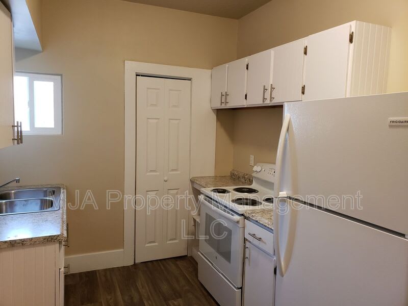 970 W Center St – photo 5