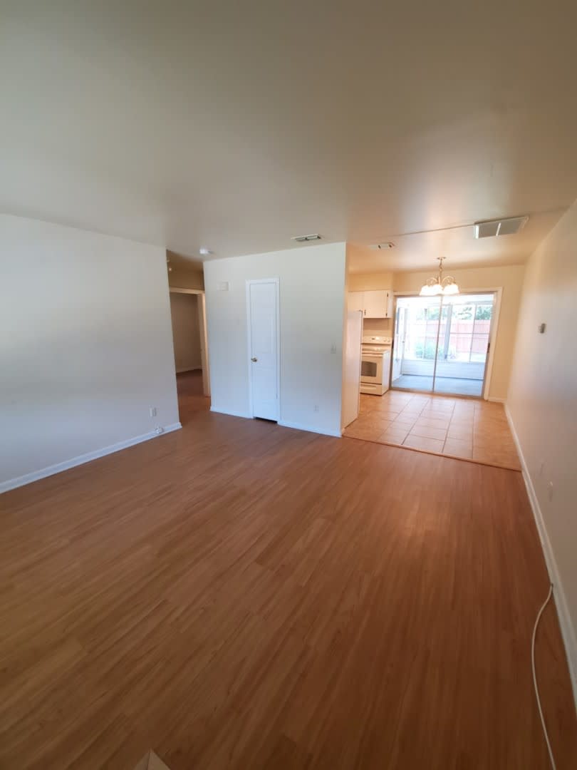 Spacious 2 1 Duplex On Gospel Island – photo 3