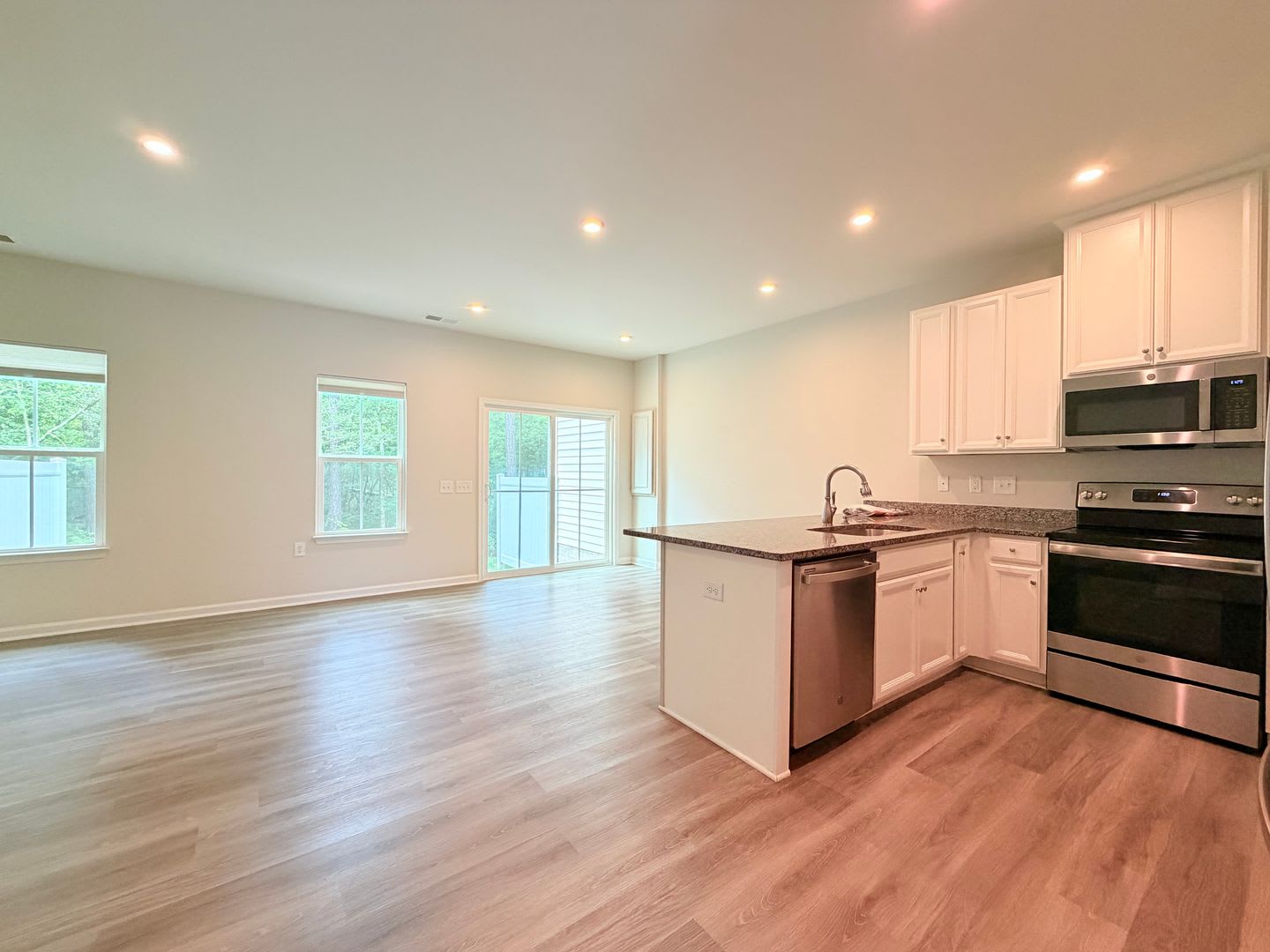 Like New Townhome – photo 3