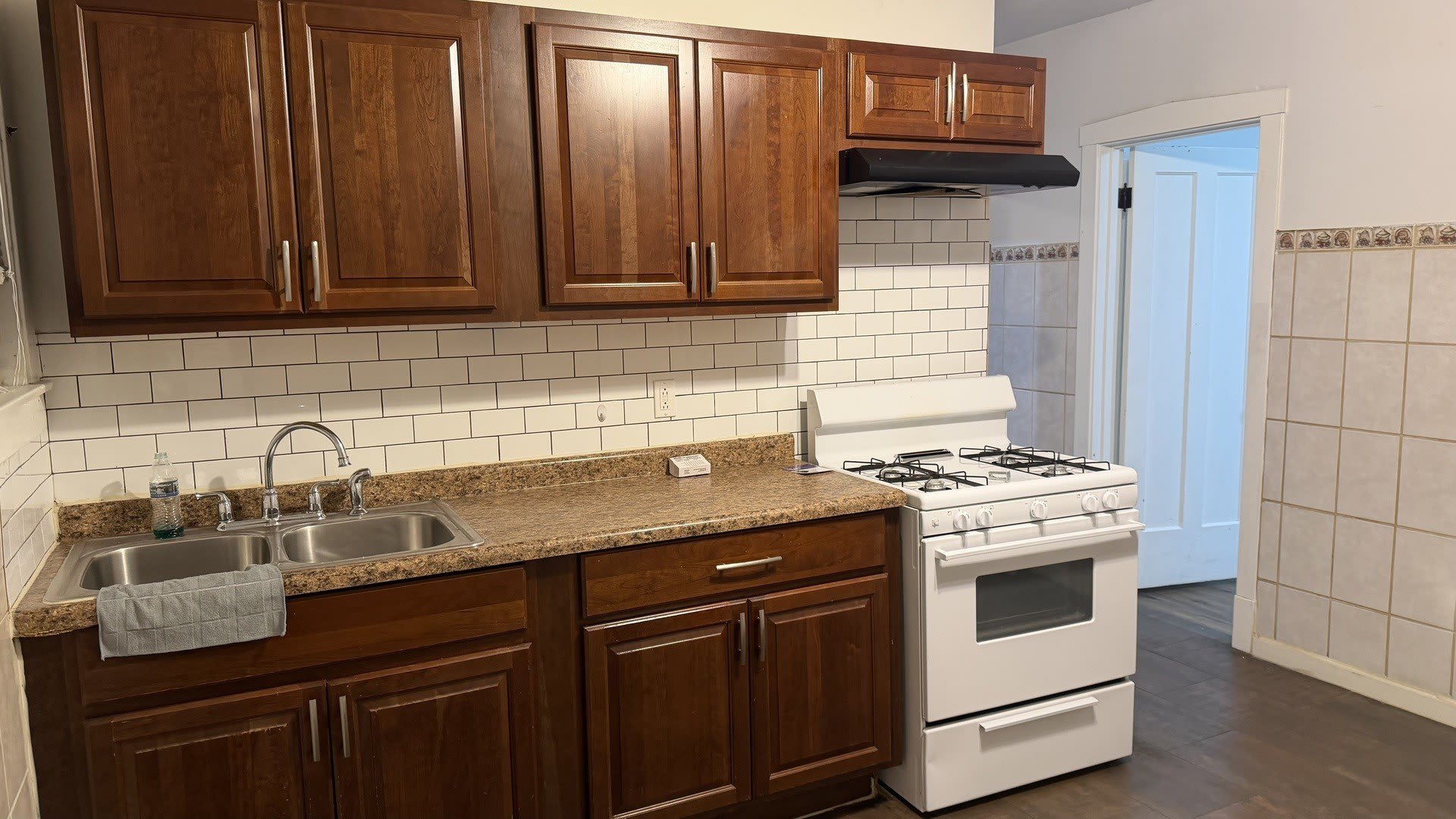 2117 N Lockwood Avenue – photo 3
