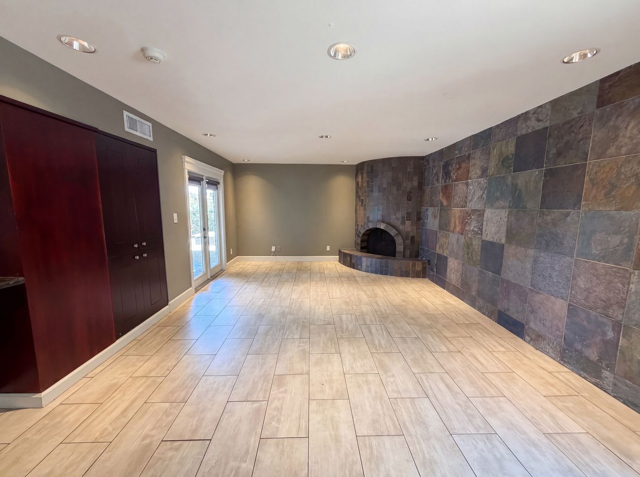2245 E Nicolet Ave – photo 3