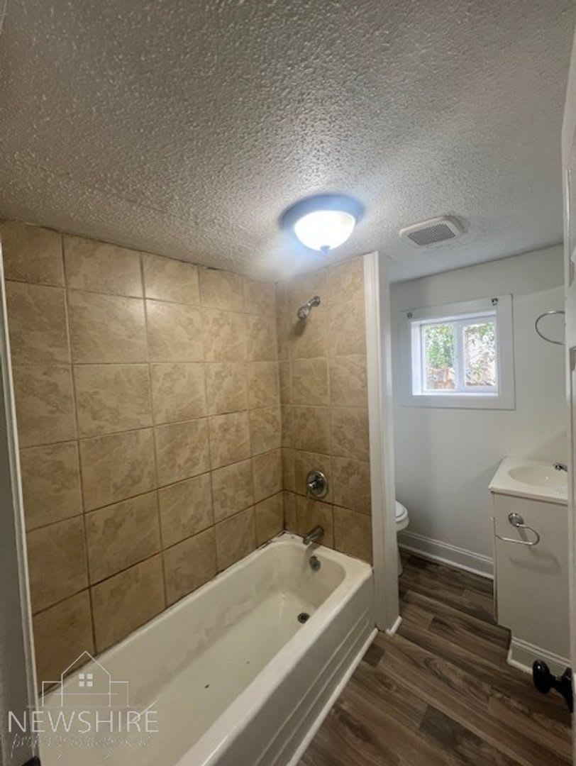 Charming 2BR Home with Large Front Porch & Spacious Kitchen – photo 4