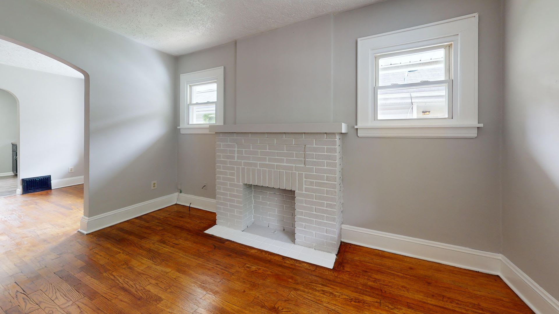 Akron 2 Bedroom Single Family Home (Move in Special) – photo 1