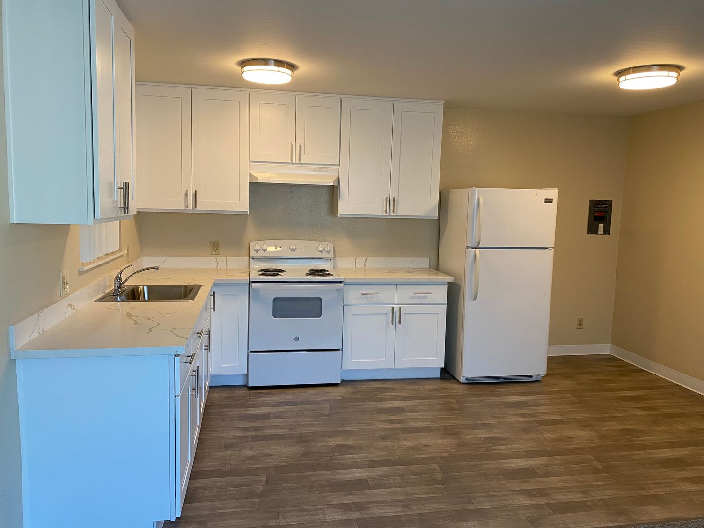 Remodeled 1 bed 1 bath apartment available now – photo 4
