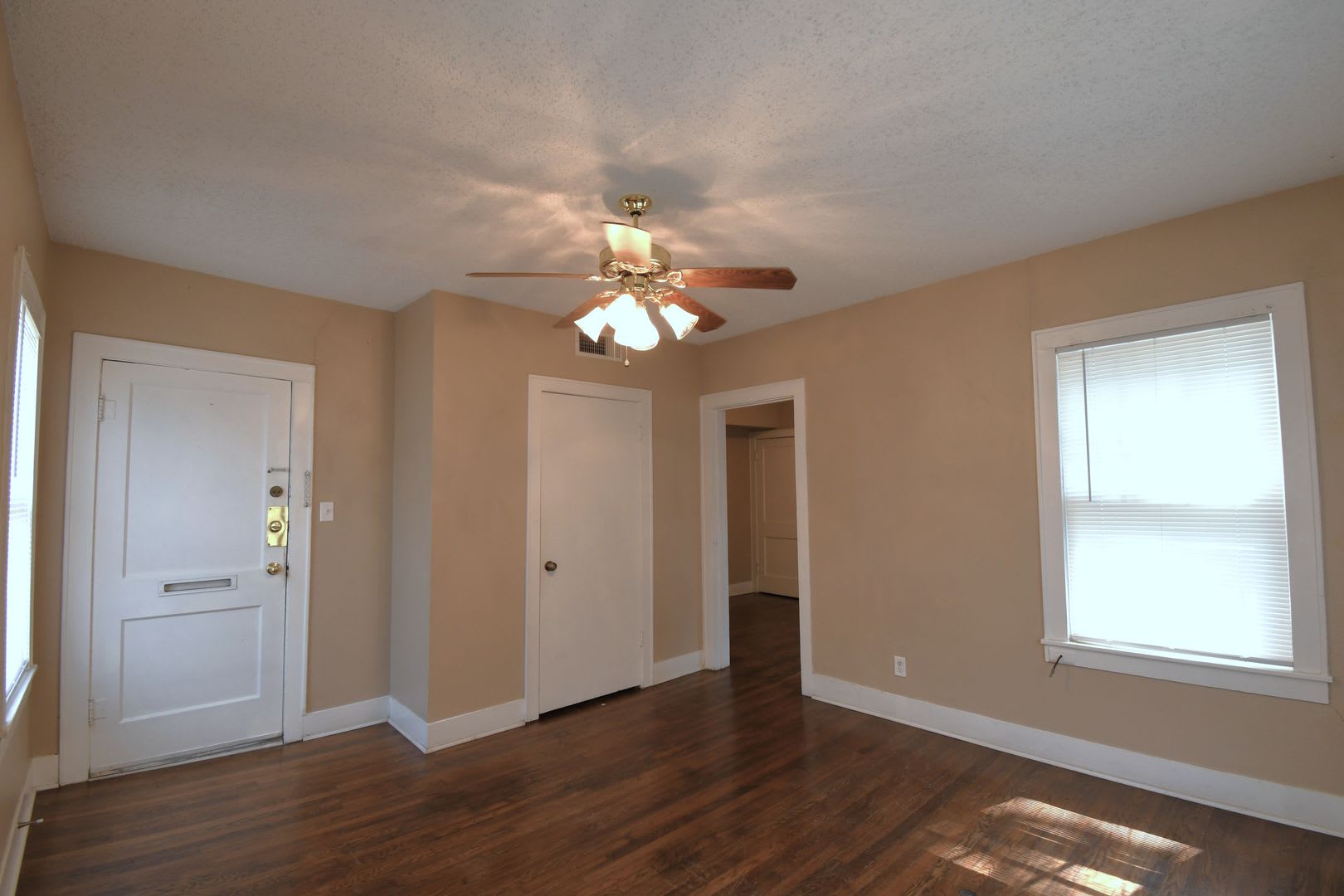 Charming 1 Bedroom, 1 Bath Apartment in Tyler! – photo 3
