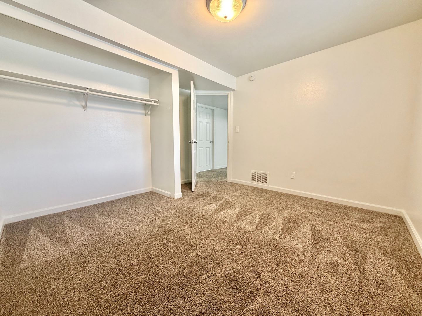Spacious Pet-Friendly Home with Dual Living Areas &amp; Large Backyard – photo 2