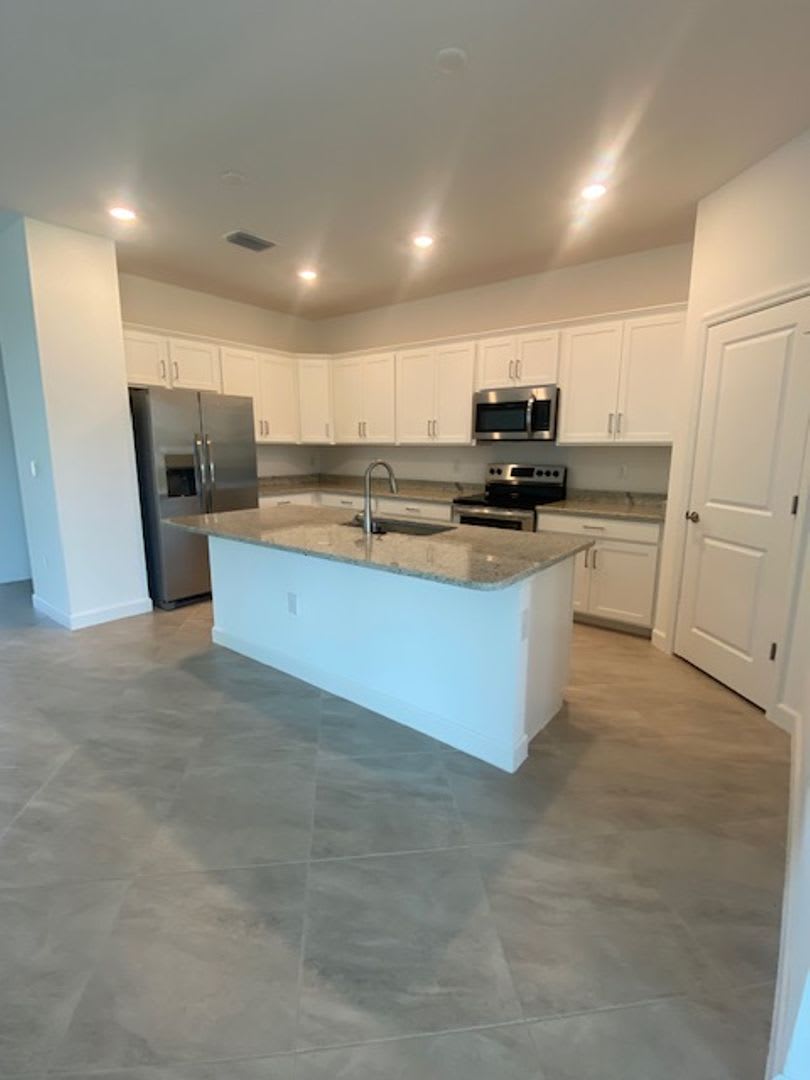 4 bedroom 3 bathroom home in Timber Creek – photo 5