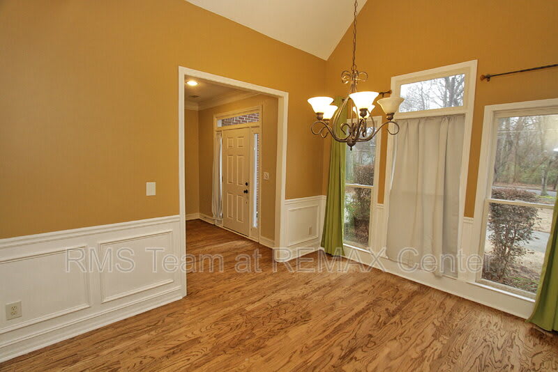 1360 Eastgate Ct SE – photo 5