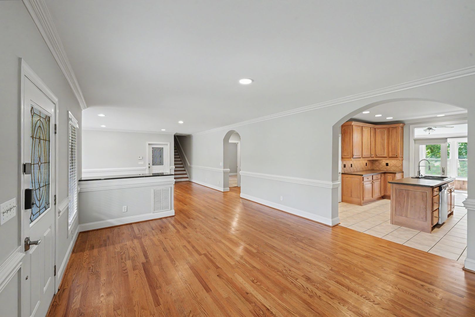 Executive 4BR Home Featuring 4.5 Baths & Walk-In Closets – photo 4