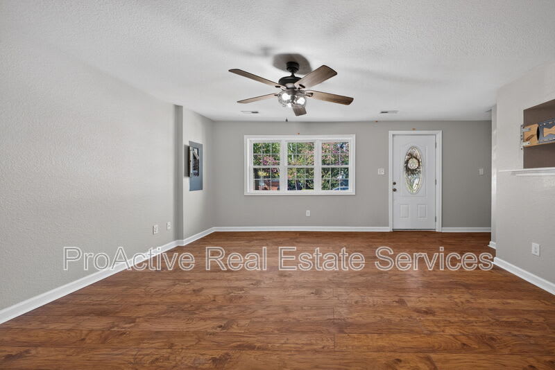 1065 Lindenwood aave – photo 2