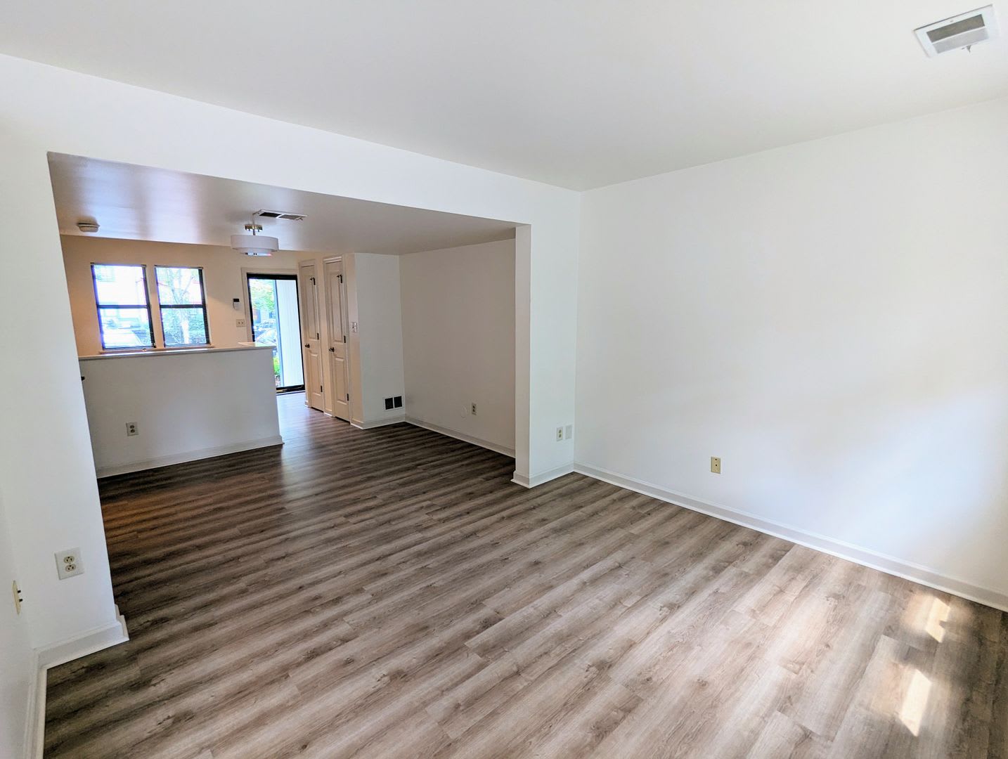 Premier City Living 2 Bed 1 5 Bath Townhouse With Off Street Parking Available Immediately South Side Flats – photo 5