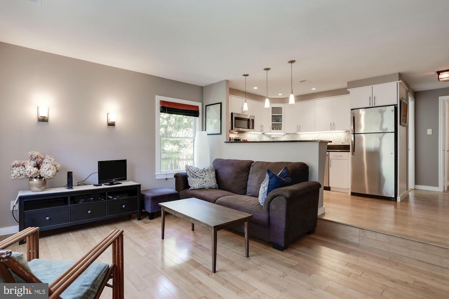 144 N BEDFORD ST #B – photo 2