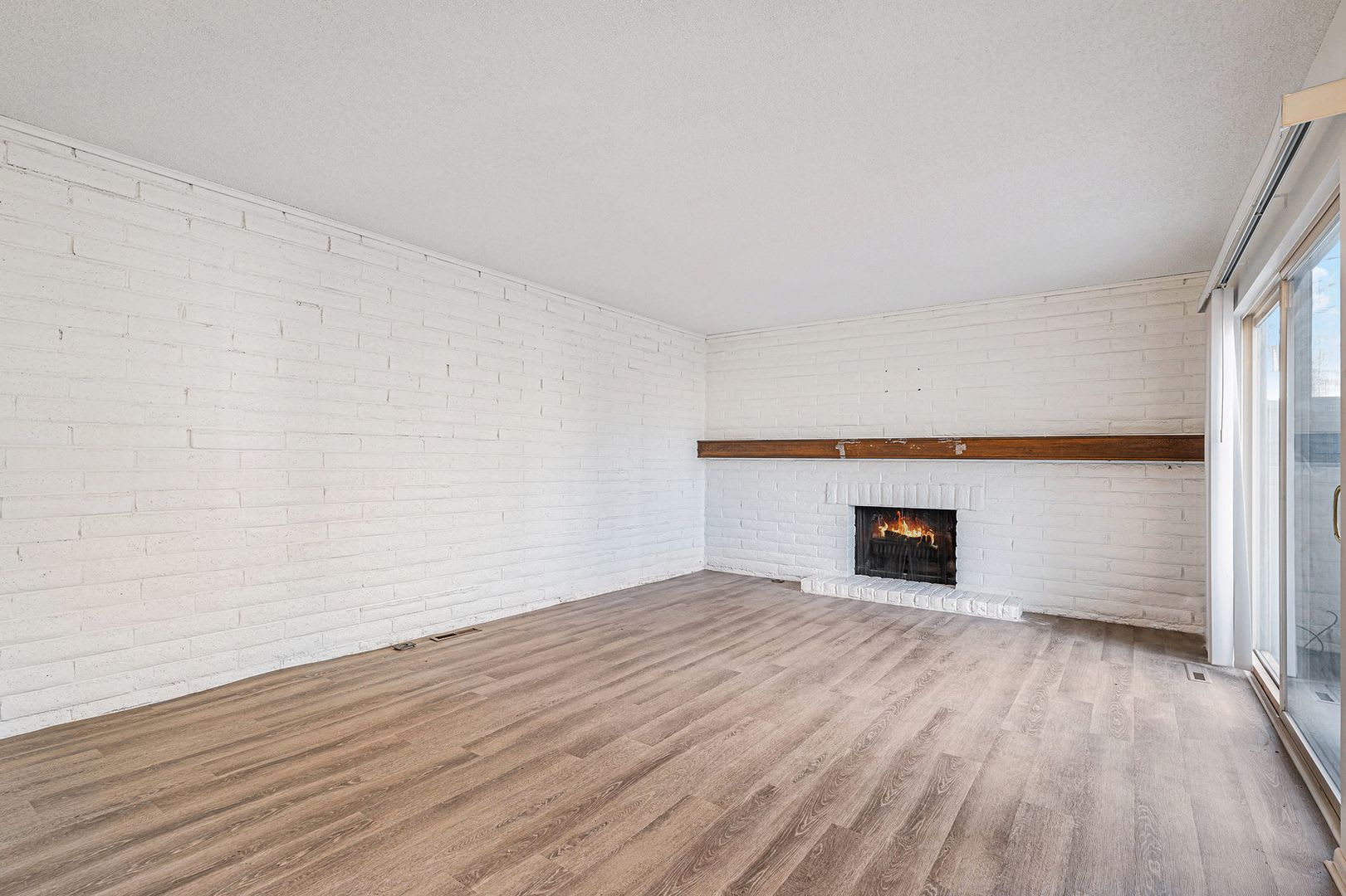 3 Bedroom, 1.5 Bath Condo Available in Cinnimon Courtyard – photo 5
