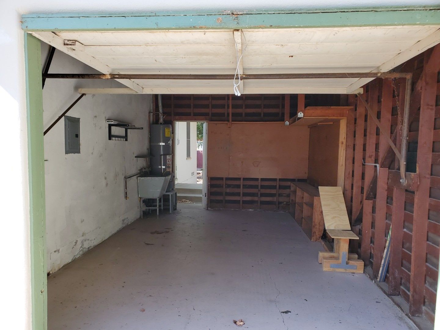Room for rent with a charming Normal Heights house with garage and large yard. – photo 2