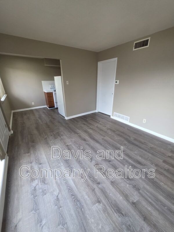 3001 W Ohio Ave – photo 3