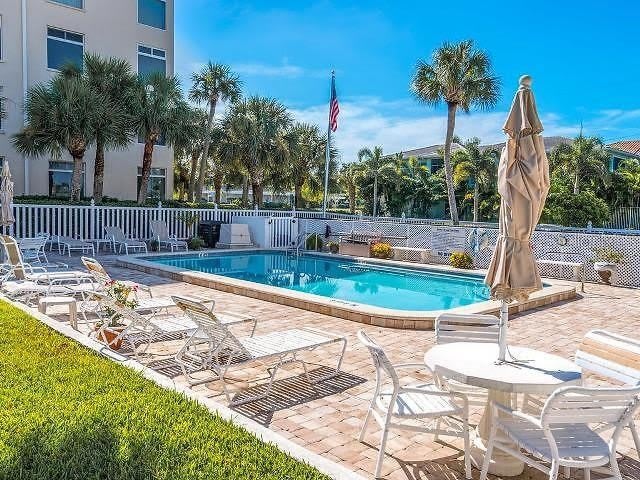 716 GRANADA Avenue – photo 2