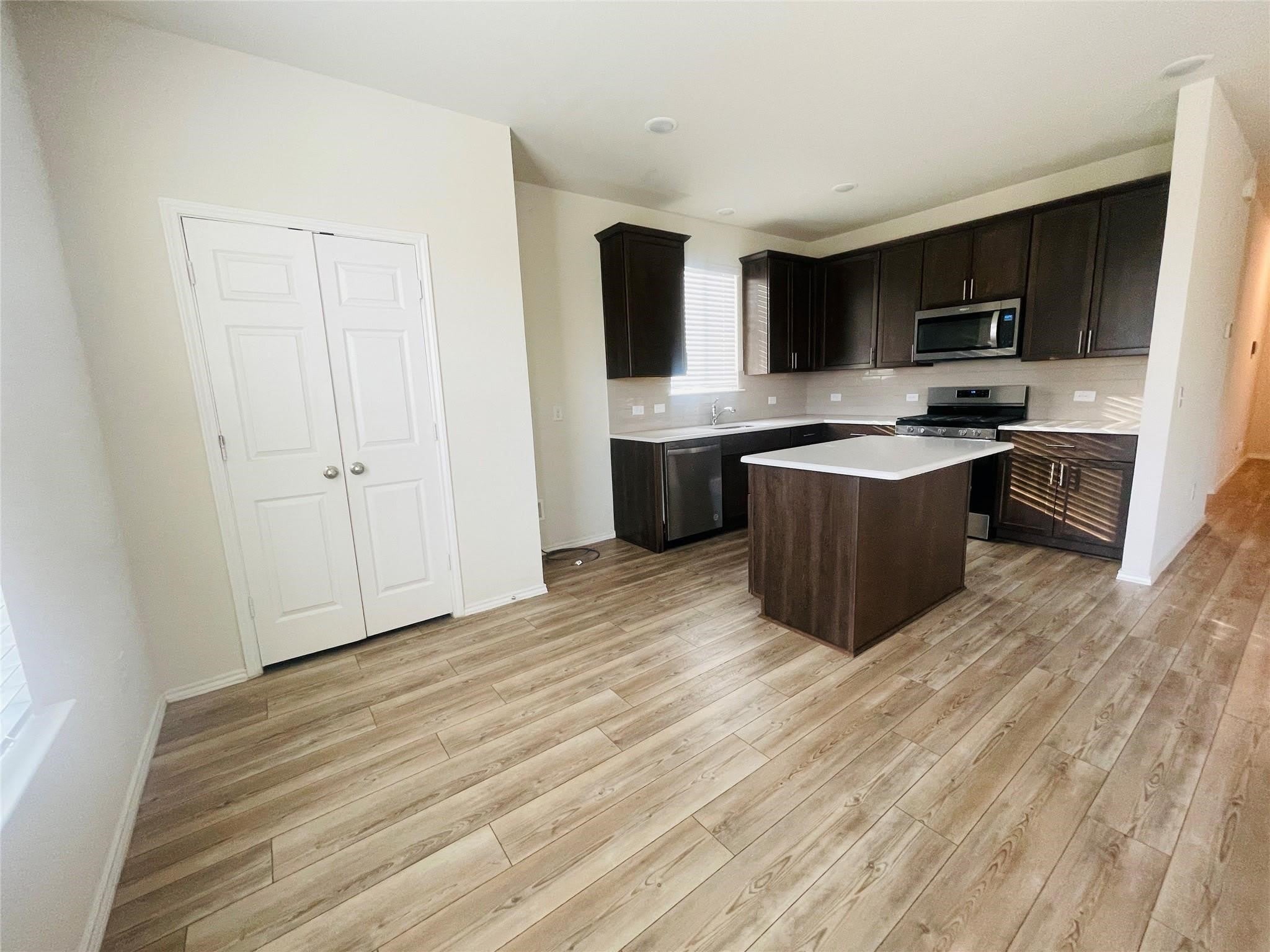 911 Cormorant Street – photo 5