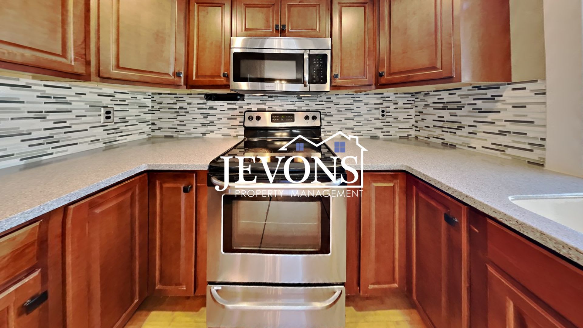 Coming Soon a 4-bedrooms 2-bathrooms house in Seattle – photo 3
