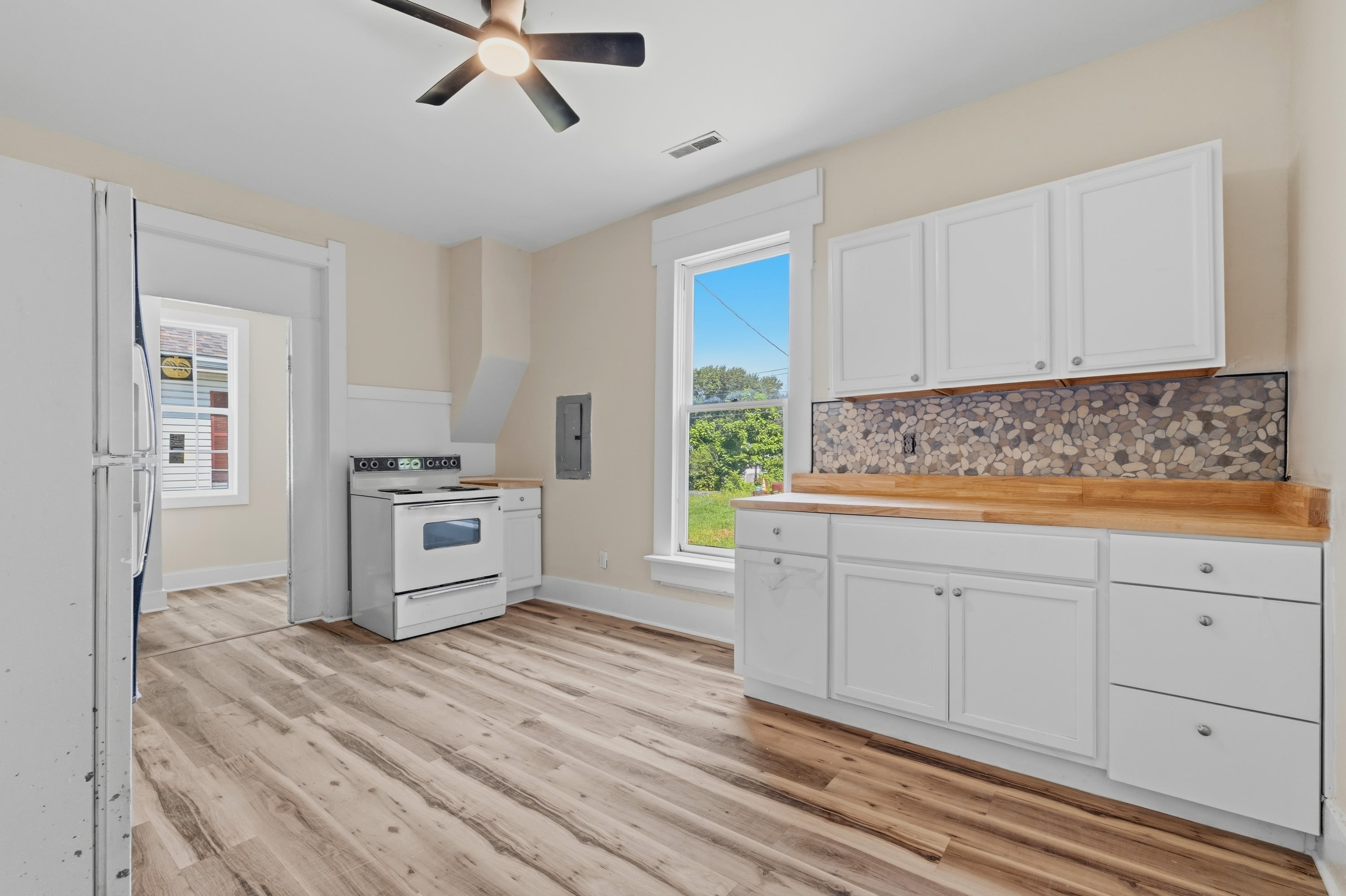 1030 West 11th Street – photo 2