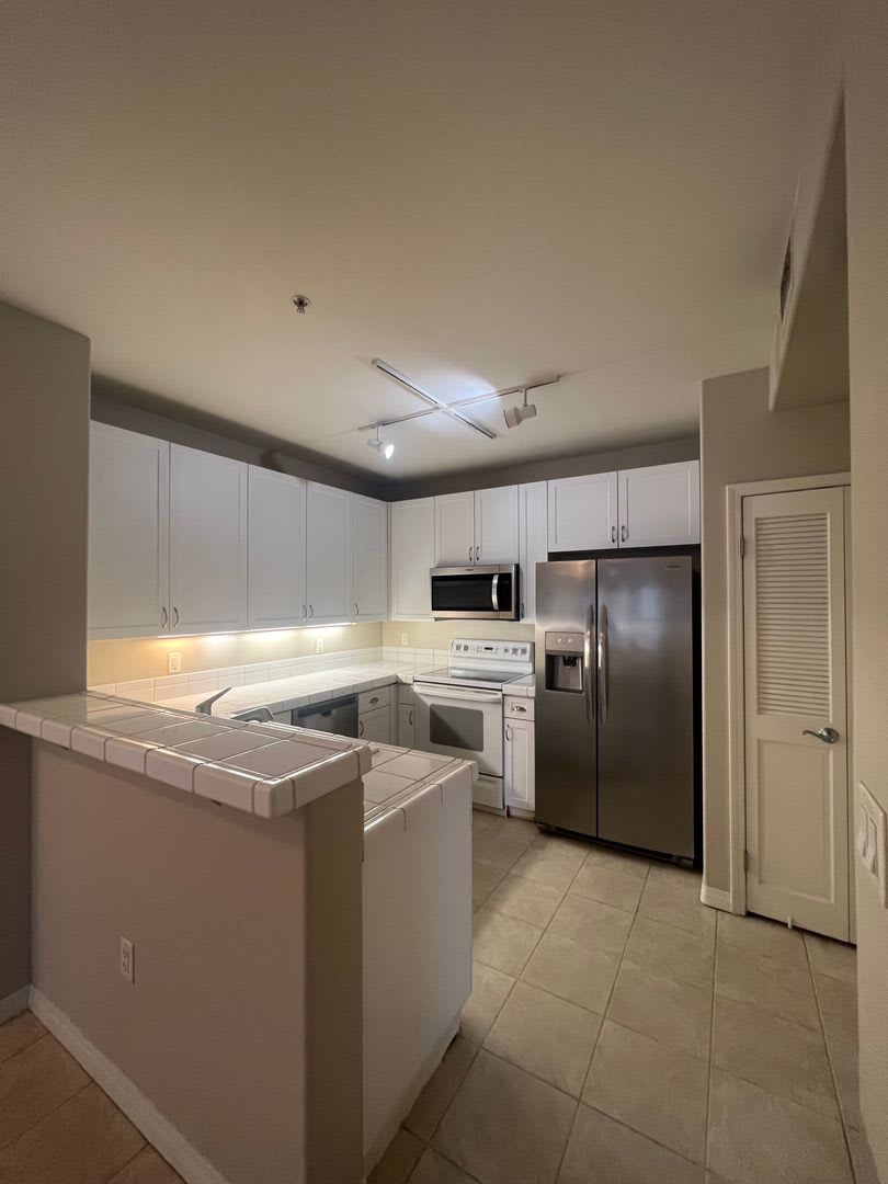 1 Bed Unit in Little Italy – photo 2