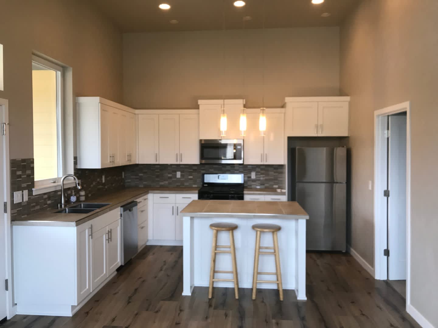 **$500 OFF 1st Month if Rented by 9/15** Cute and Cozy ADU in SW Redmond! – photo 2