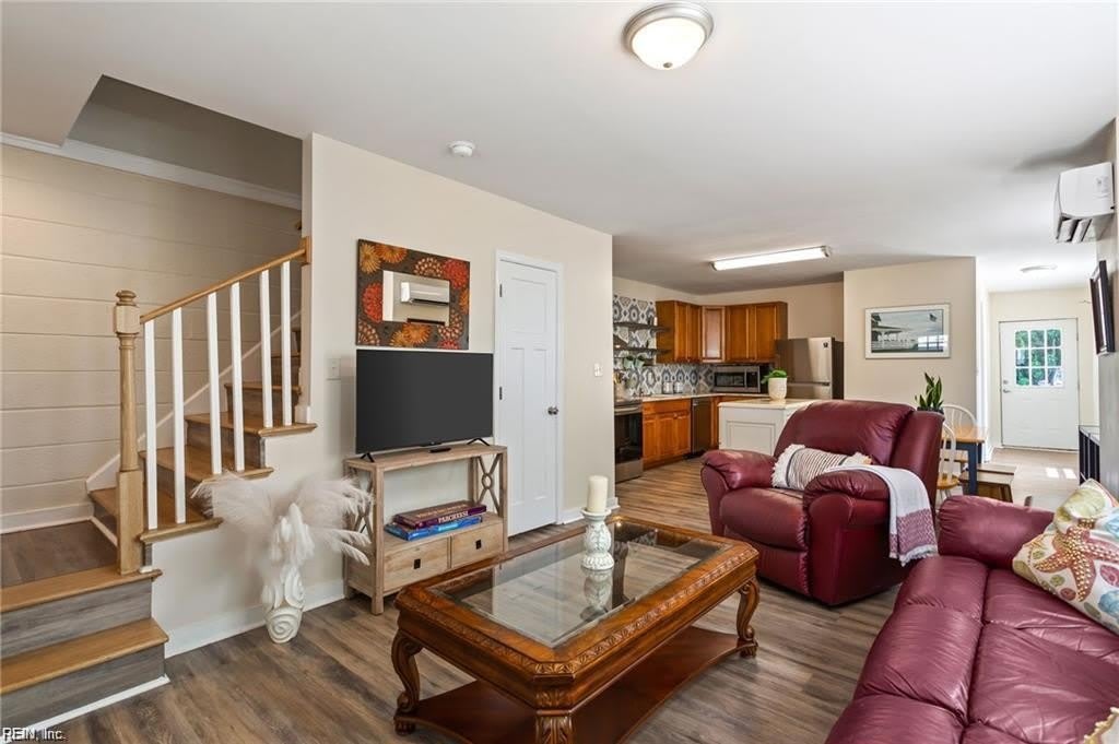 2565 Shore Drive – photo 2