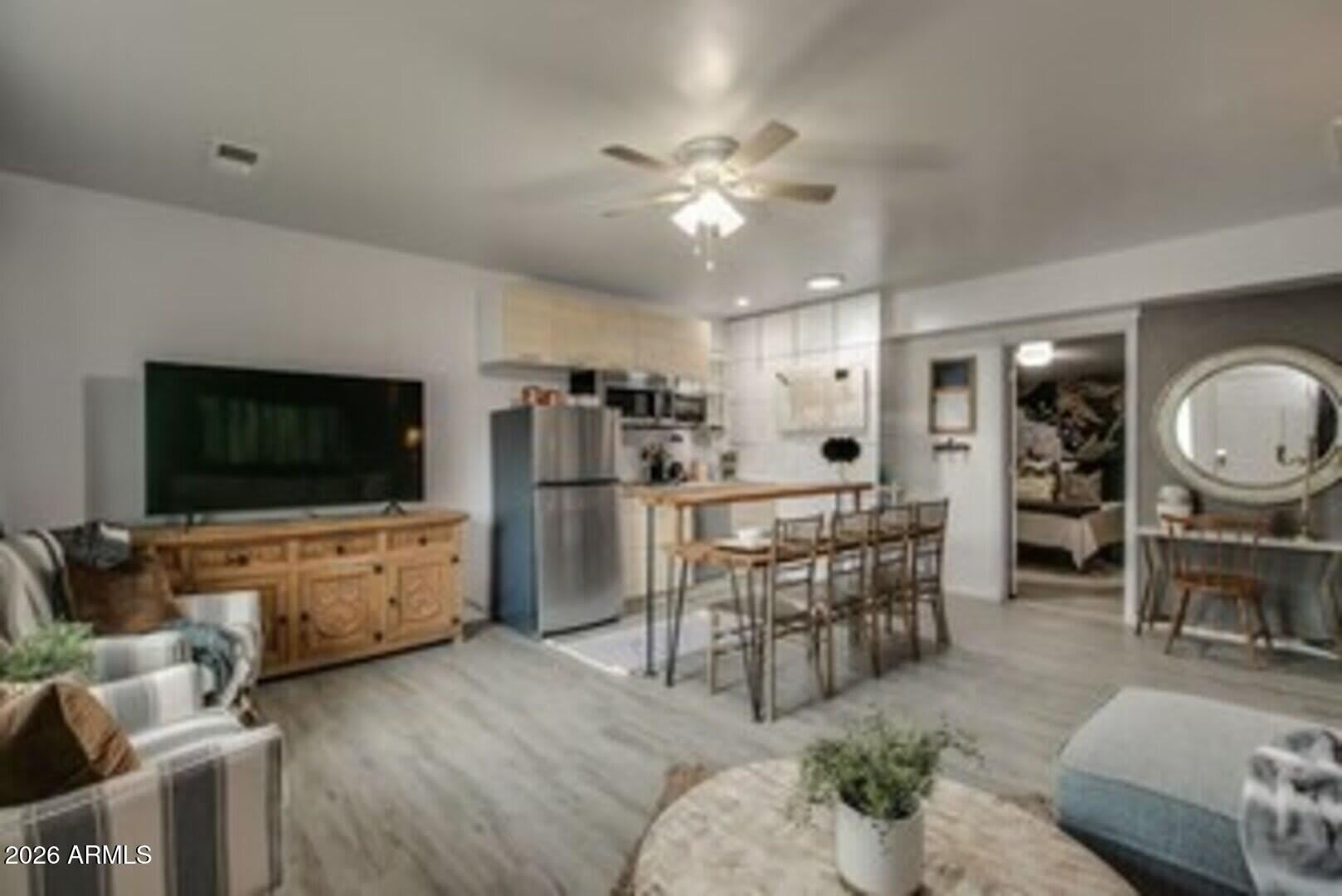 830 E Maryland Avenue – photo 1
