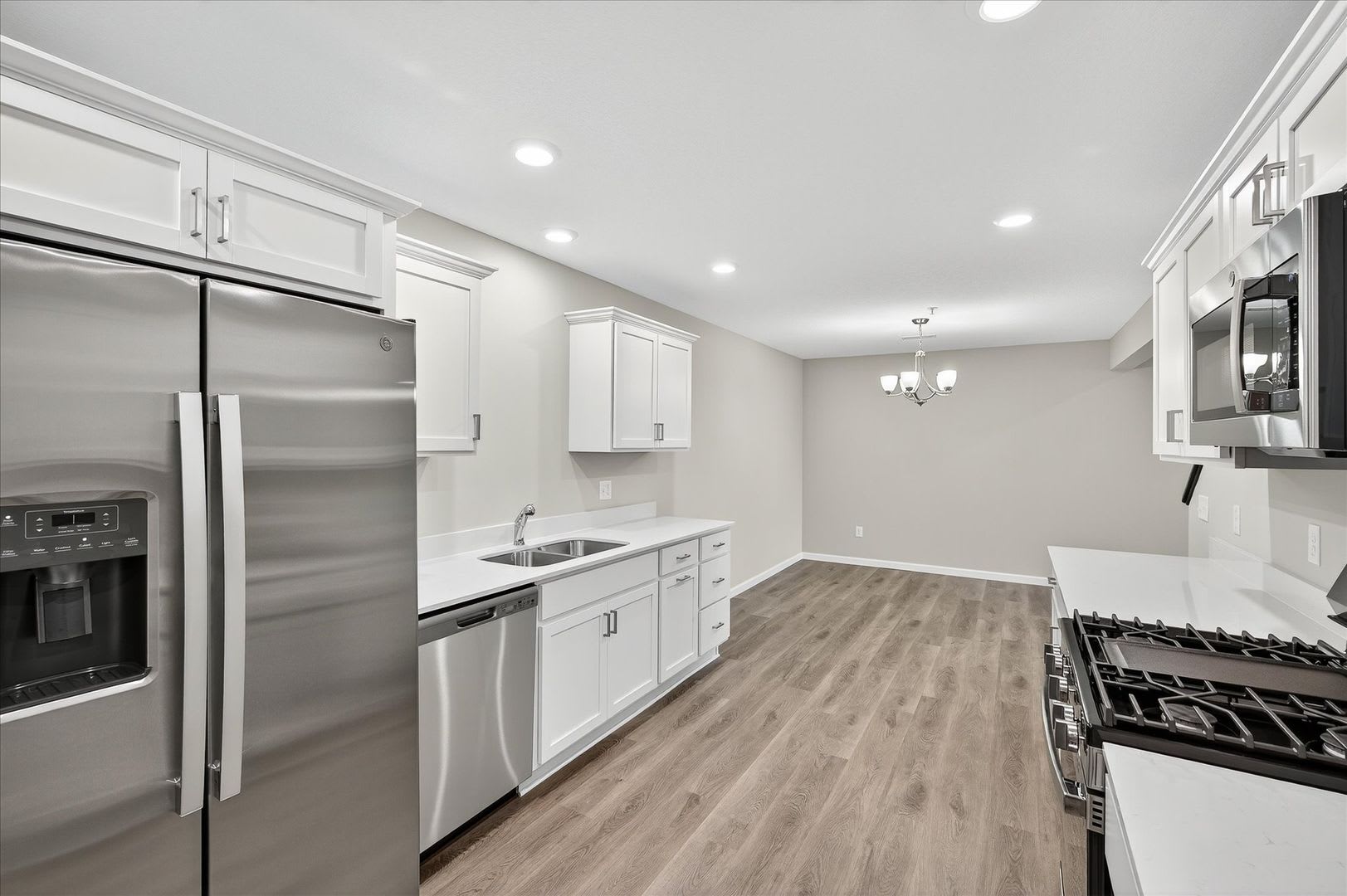 New construction interior-unit townhome in Zimmerman! – photo 2