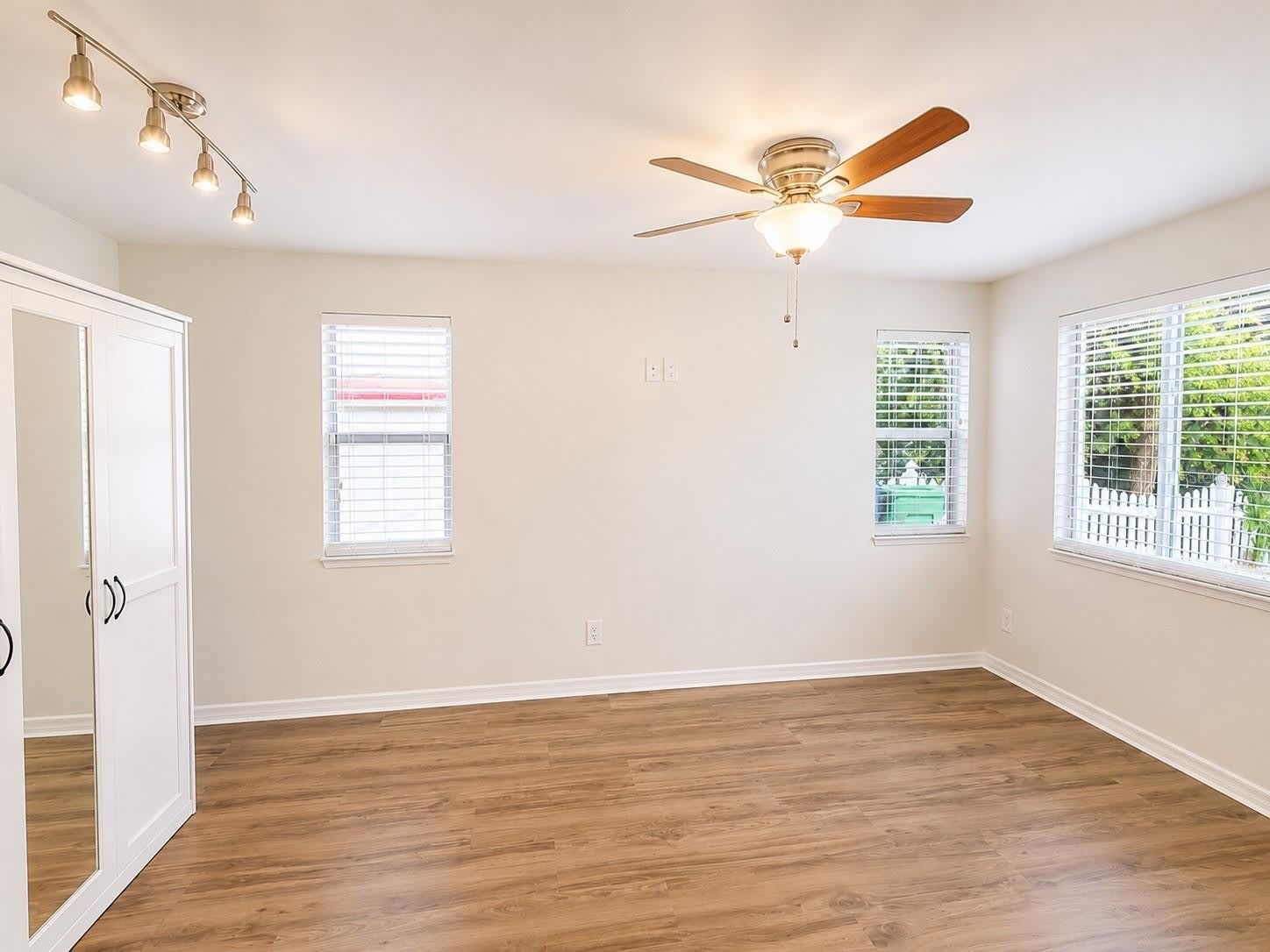 1915 W ORIENT Street – photo 3