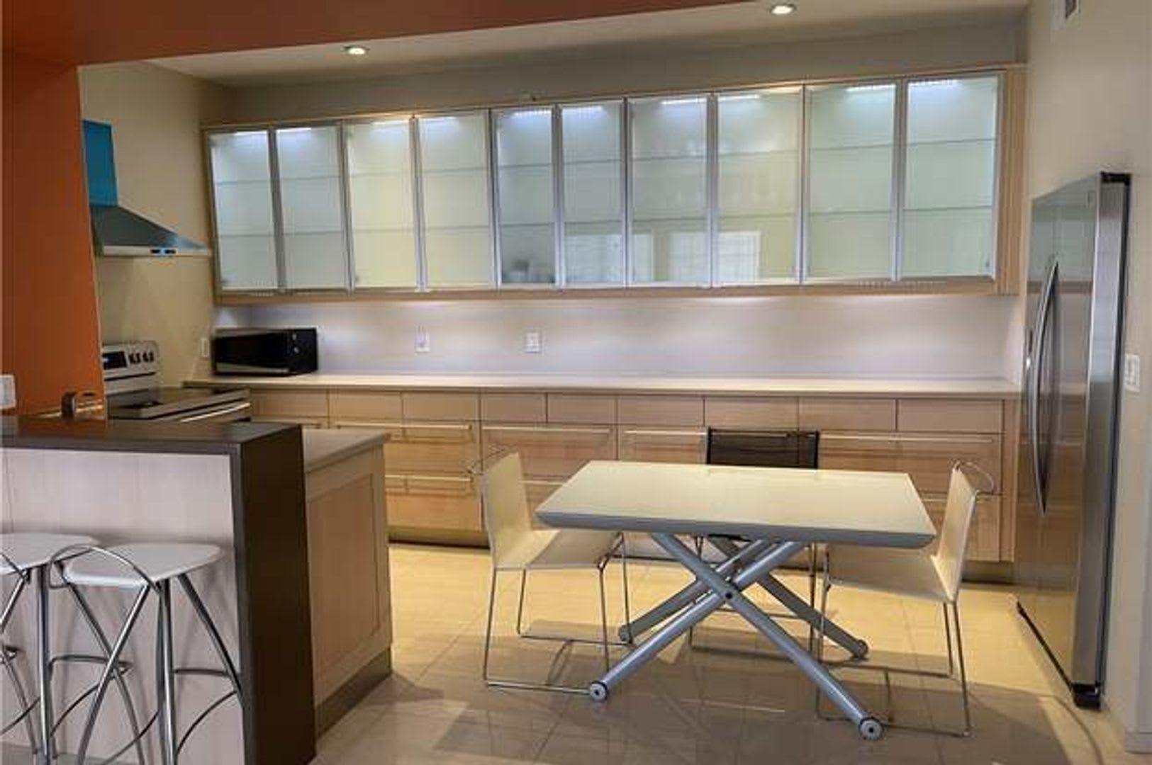 Modern Single-Level Living with Gourmet Kitchen! – photo 5
