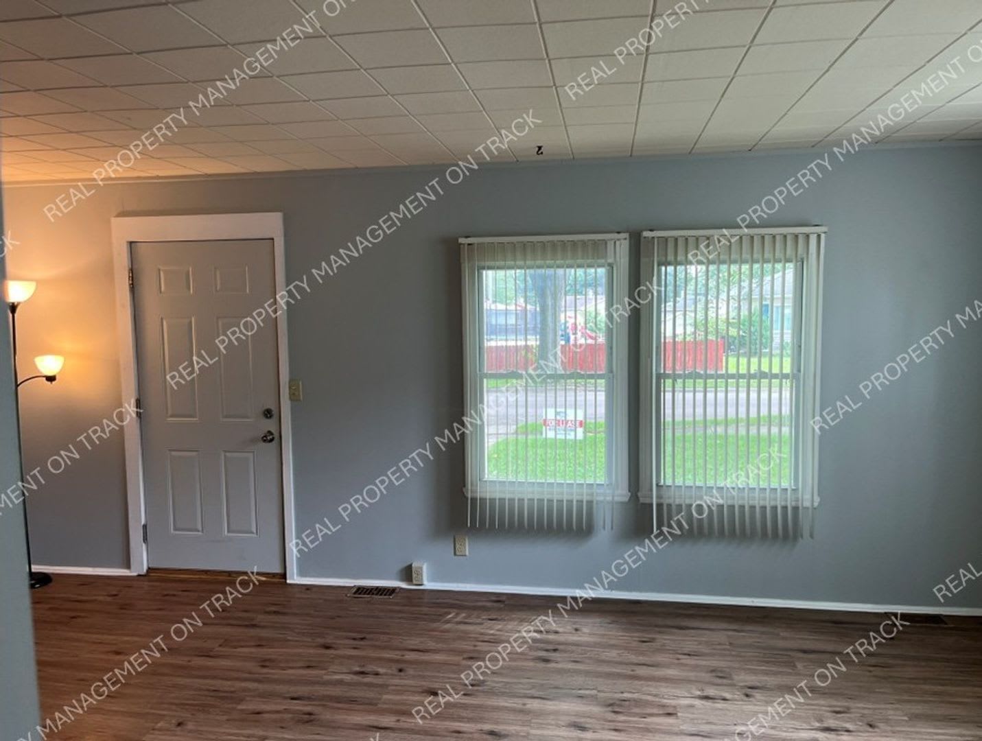 Charming 2Bed/1Bath Rockford Bungalow – photo 3