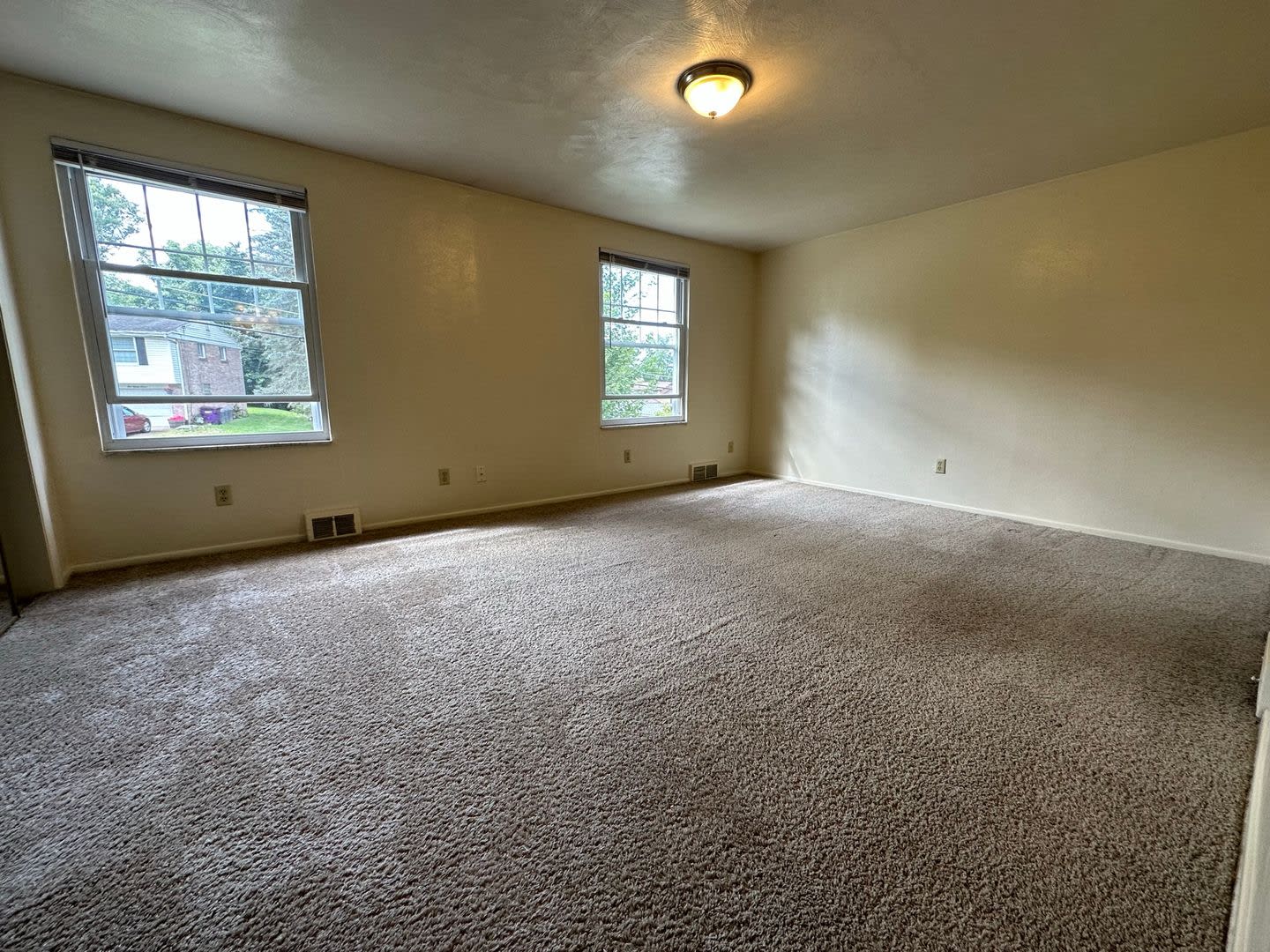Stunning Two Bedroom Townhome in Plum – photo 5