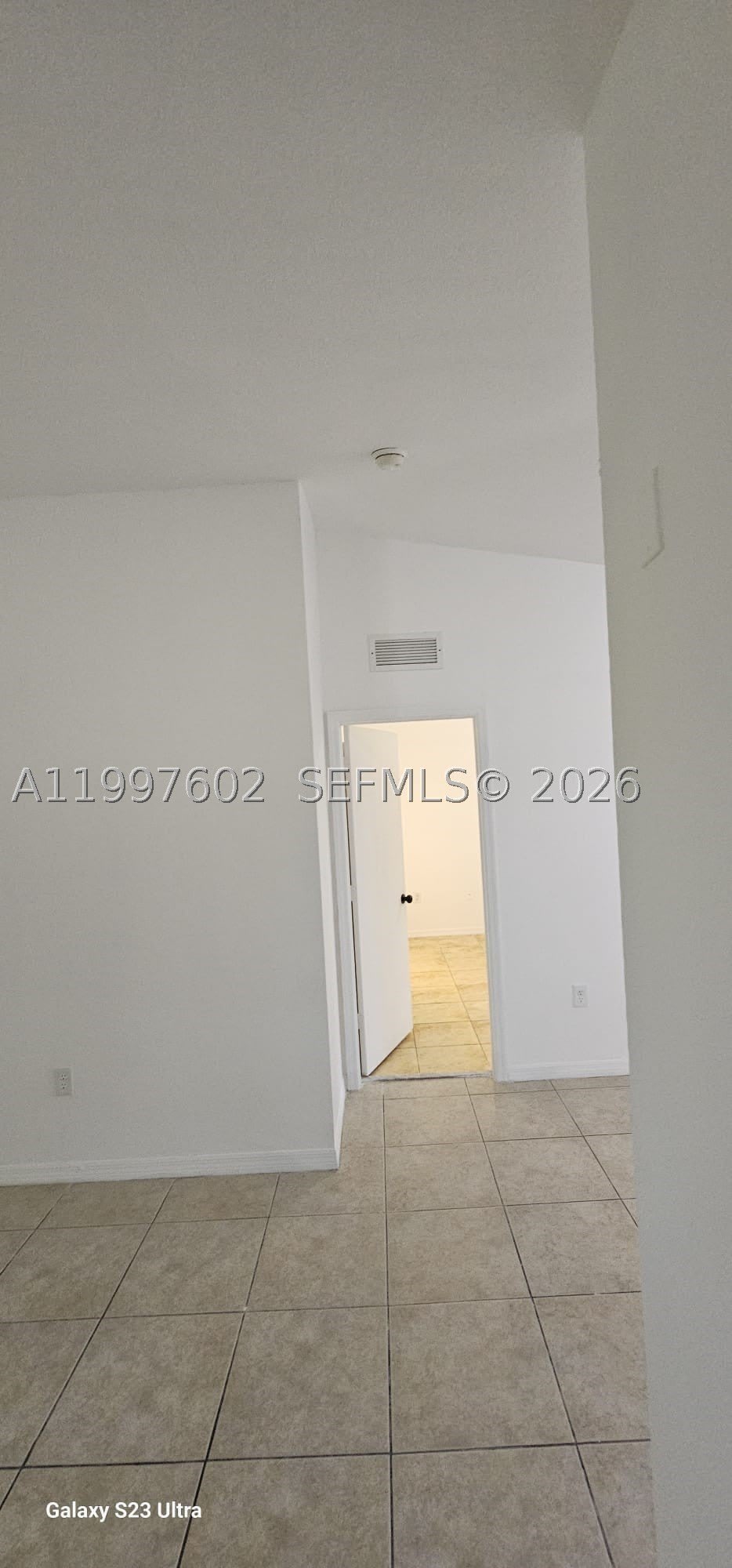 935 NE 33rd Ter – photo 2