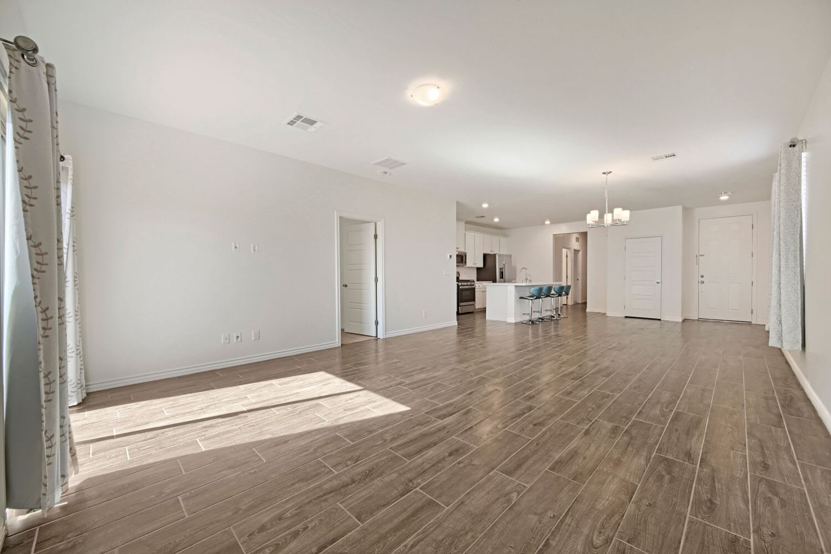 Newly Built 3 Bedroom Home in Gated Community – photo 4
