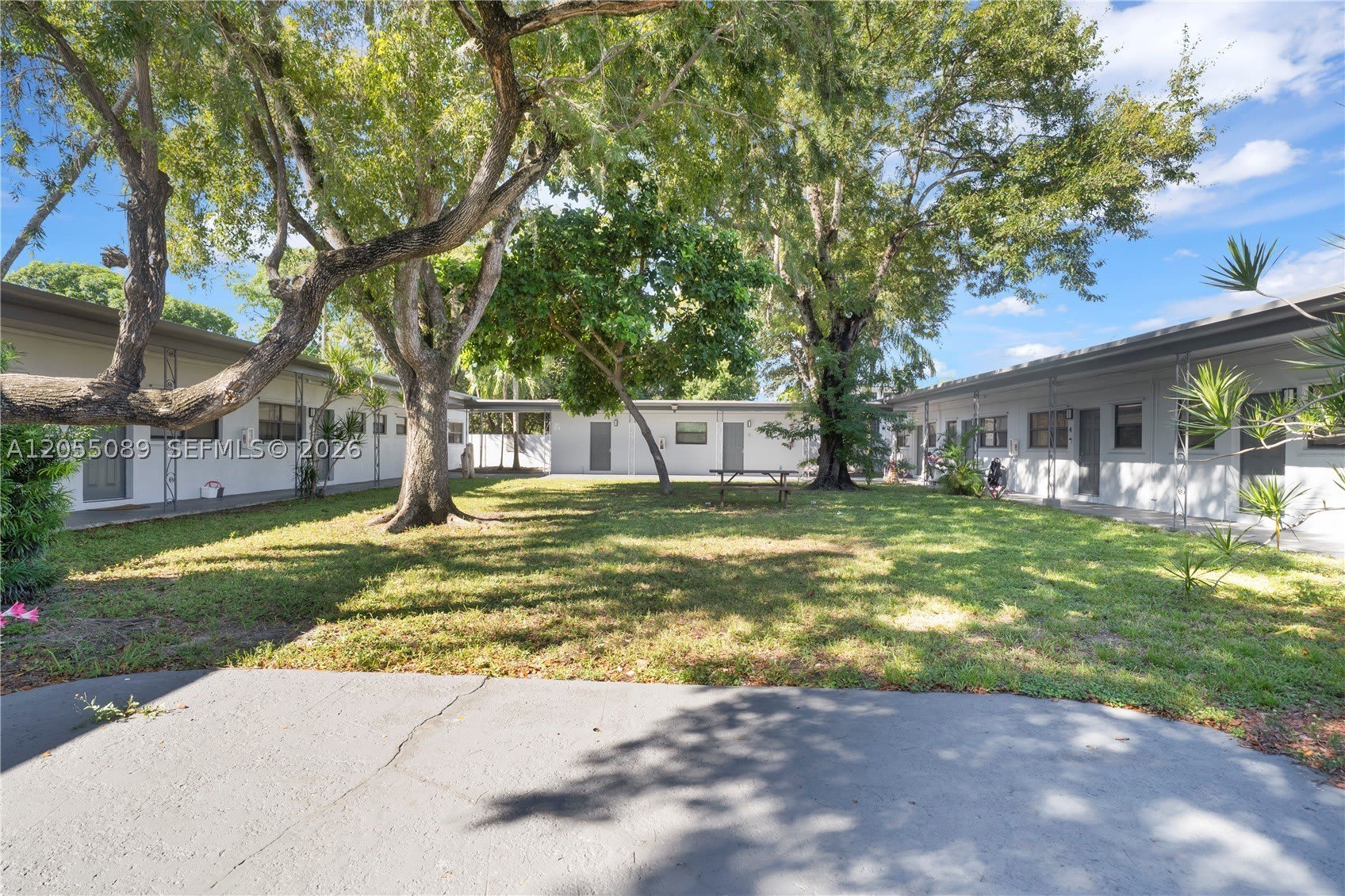 13390 NE 6th Ave – photo 1