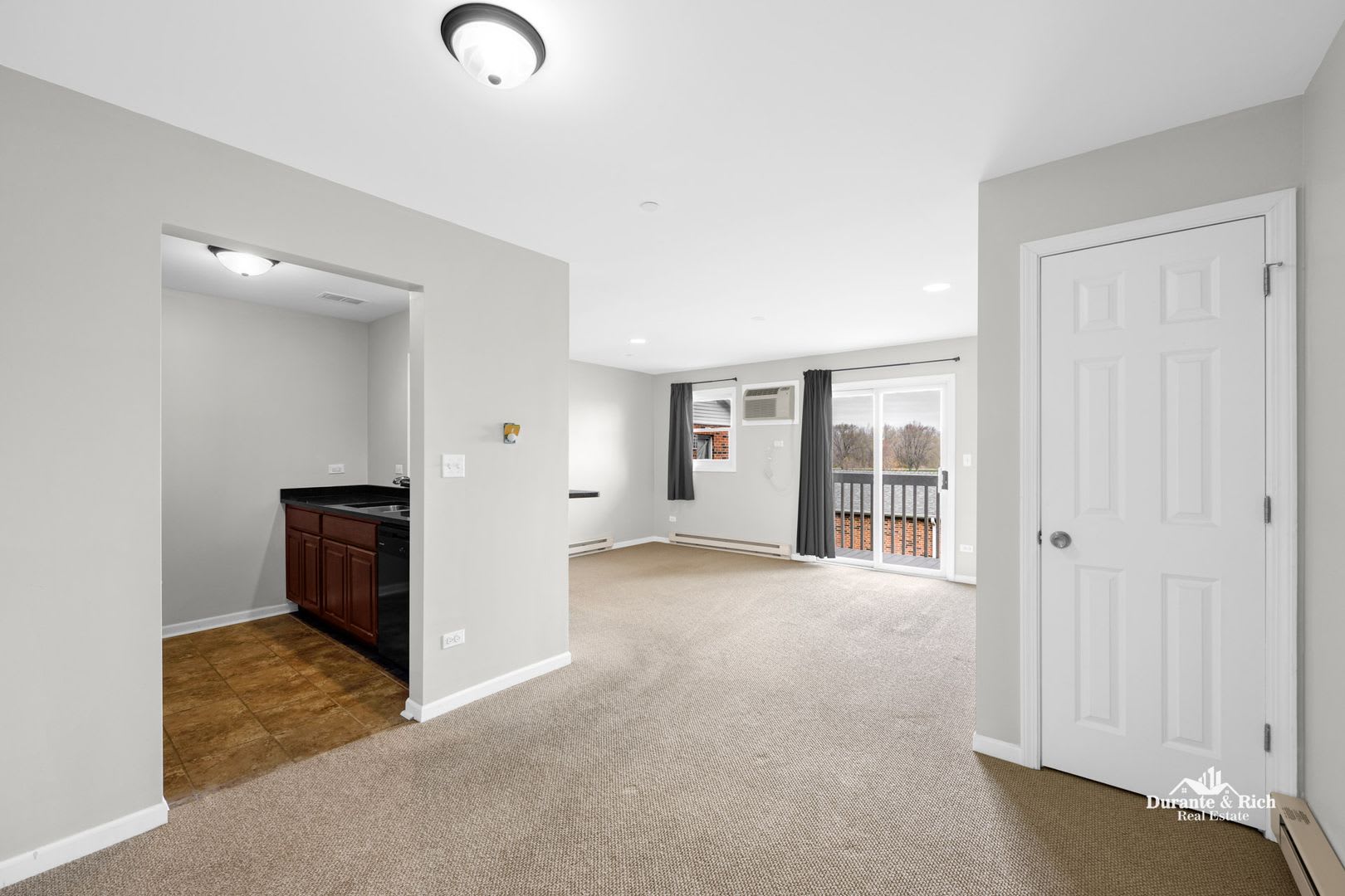 1 Bedroom 1 Bath Condo with in unit Laundry in Lake in the Hills! – photo 2