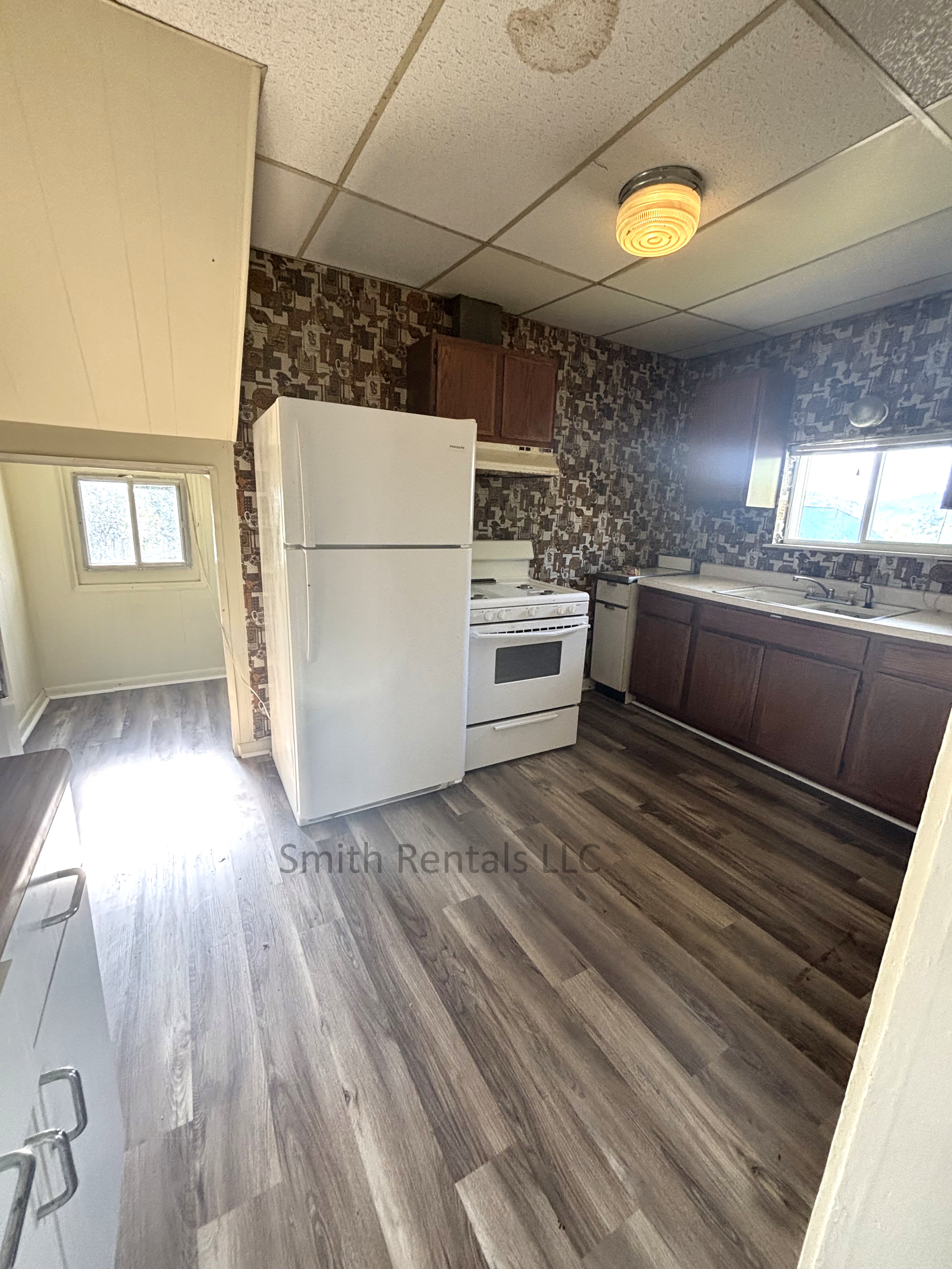 1347 Montrose Ave – photo 4