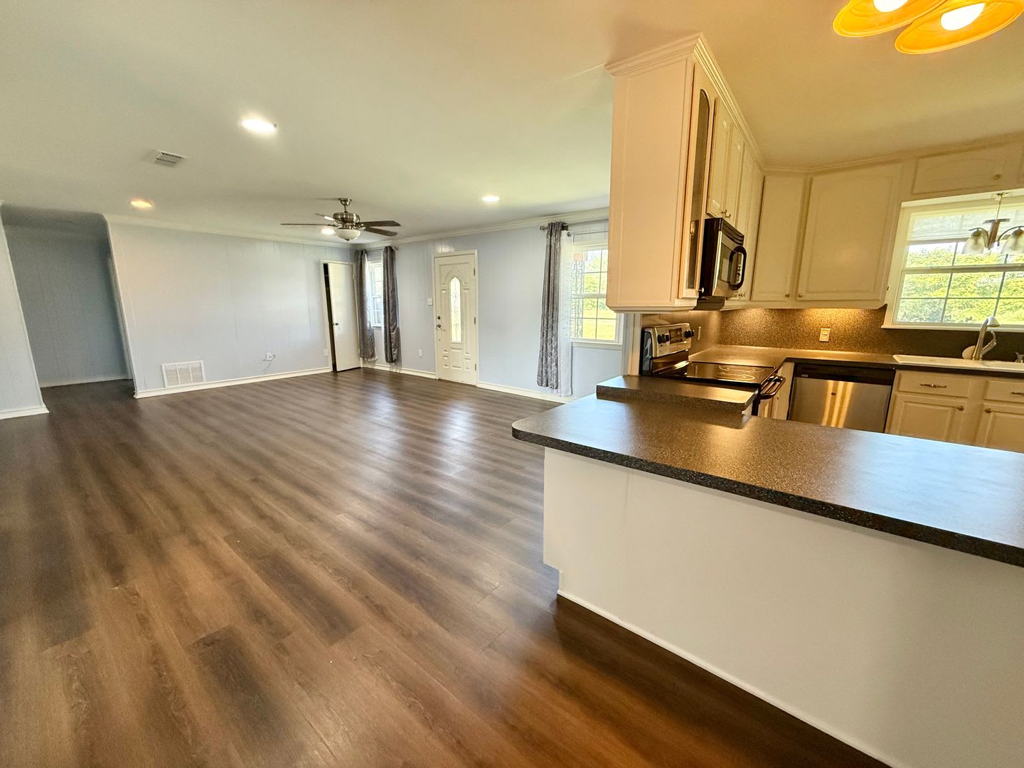 Spacious, Updated 3-bed/2-bath! – photo 5