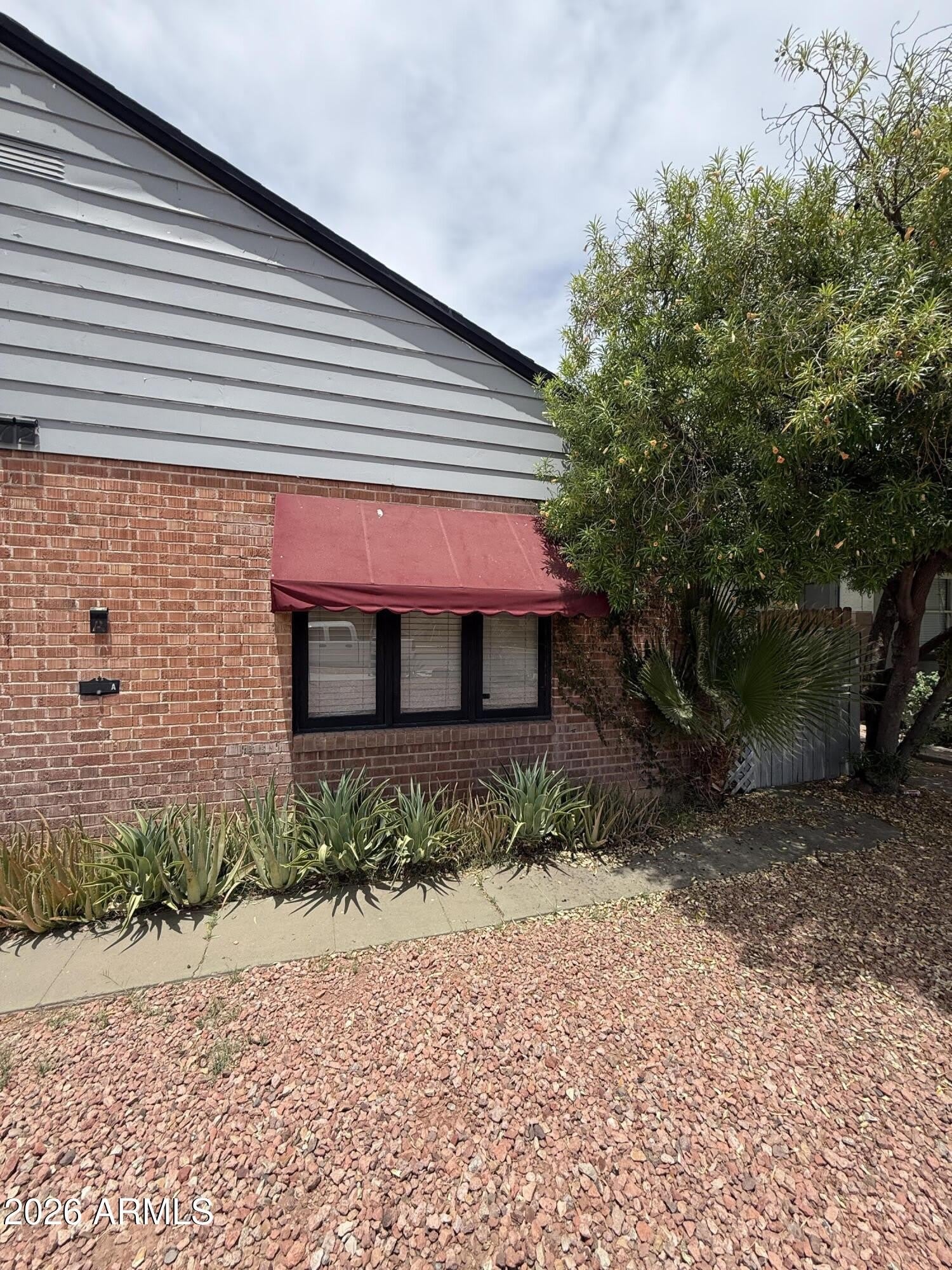 72 W WILLETTA Street – photo 2