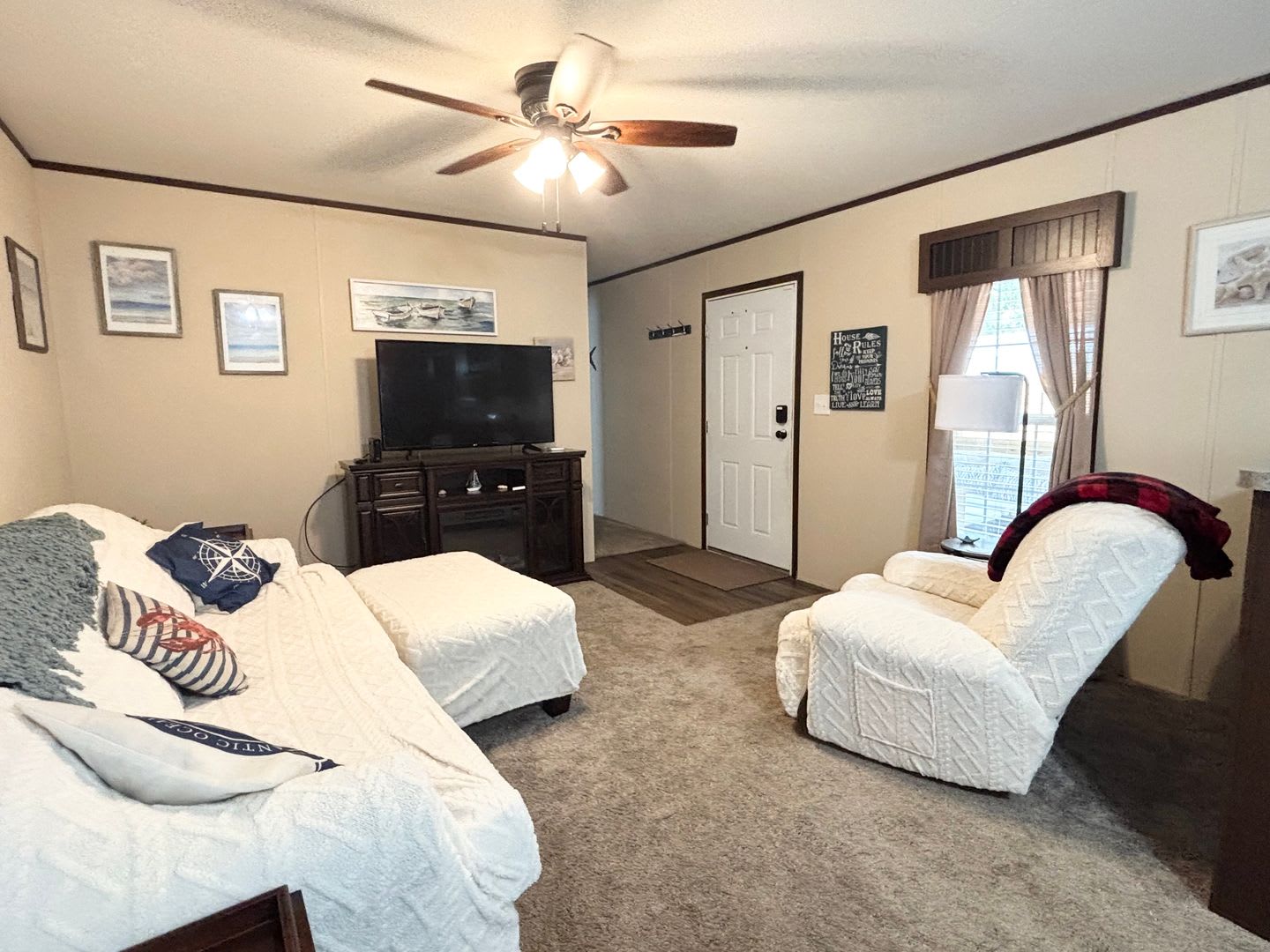 Beautifully Maintained and Updated Fully Furnished Manufactured Home For Rental! – photo 3