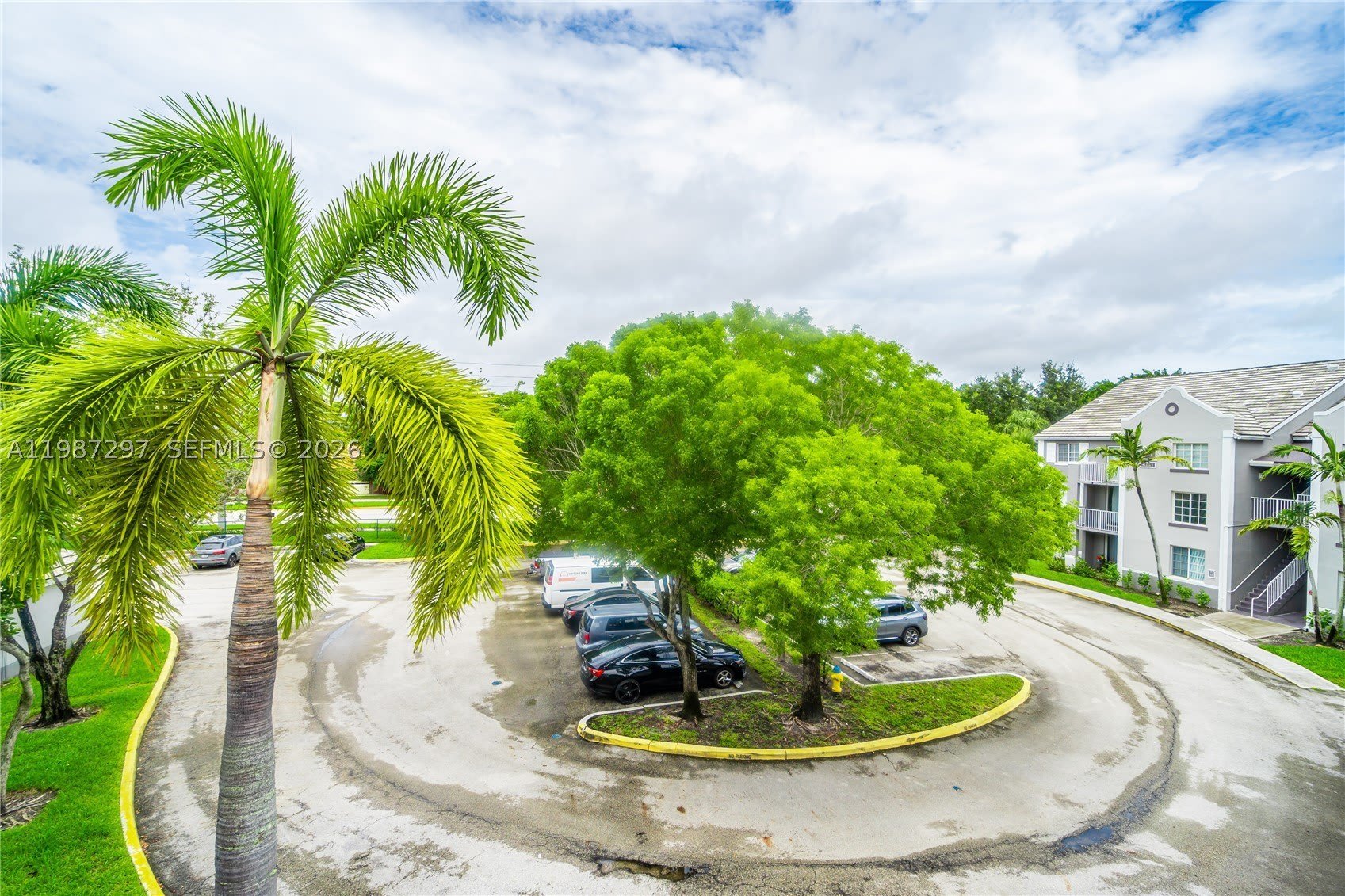 11185 SW 6th St – photo 4