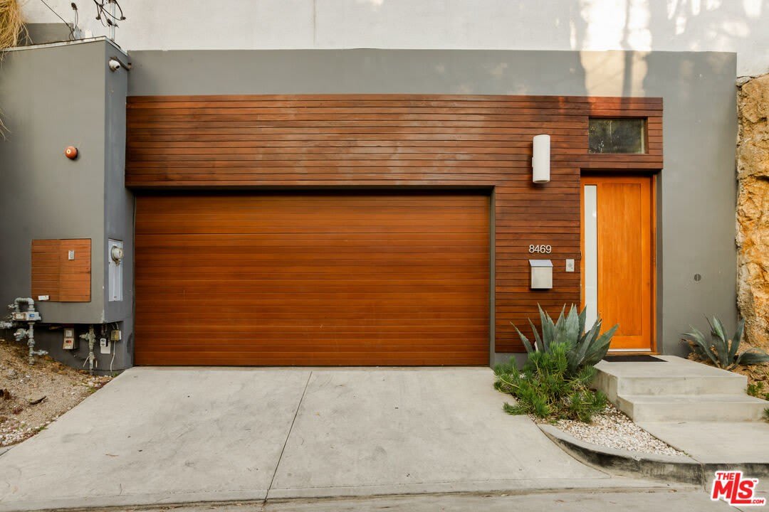 8469 FRANKLIN Ave – photo 2